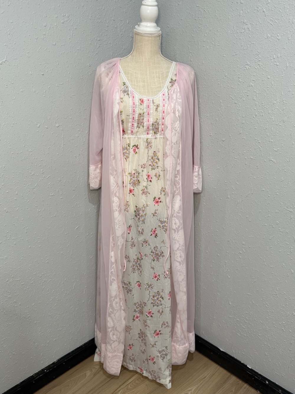 Vintage Komar Pink Sheer Robe with Cream Floral Nightgown